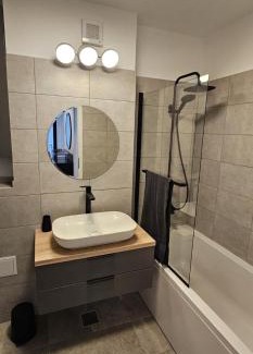 Targoviste Apartment | Cozy stay near Ialomita River