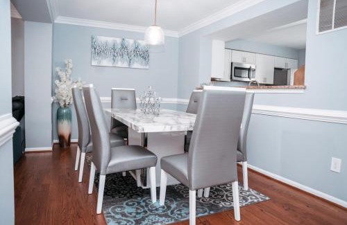 Springfield Villa | Cozy Stay Springfield Townhome