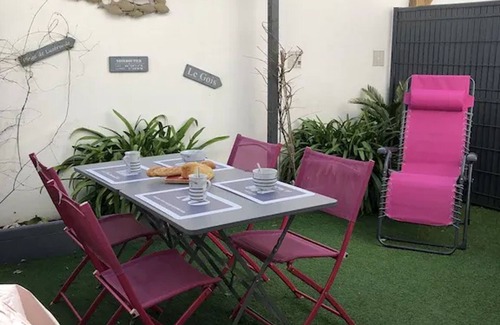 Noirmoutier-en-l'Ile Apartment | Cozy Studio Near Lutins Beach – Private Terrace, Parking & Pet-Friendly