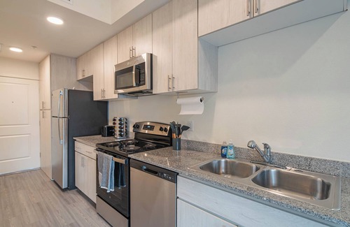 Eastlake Park Condo | Cozy Studio 5 min Downtown/Airport/Chase