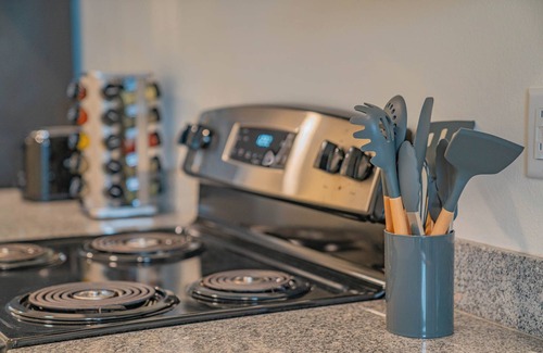 Eastlake Park Condo | Cozy Studio 5 min Downtown/Airport/Chase