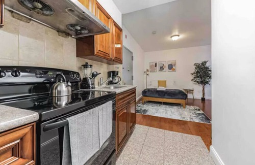 Center City Apartment | Cozy Studio across from Convention Center | 4R