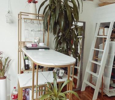 College Park and Old Oak Apartment | Cozy Studio Apartment