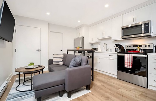 Hamilton Apartment | Cozy Studio Apt - Corktown Hamilton!