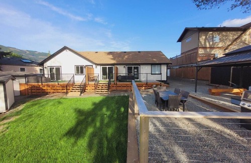 Lake Cowichan Apartment | Cozy Studio at Riverside Boutique Motel - Elk Room