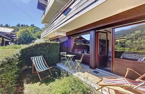 Demi-Quartier Apartment | Cozy Studio Cabin for 4 near Megève with Garden, Ski Locker, and Private Parking