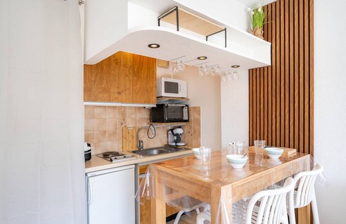 Carnac Apartment | Cozy Studio Cabine, 300m from Beach, Balcony, Wifi, Pet-Friendly, Sleeps 4