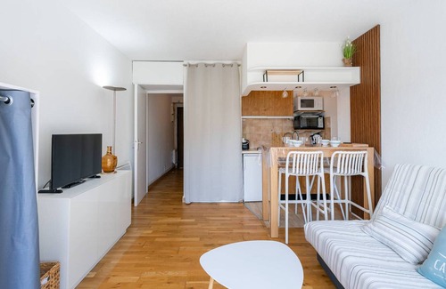 Carnac Apartment | Cozy Studio Cabine, 300m from Beach, Balcony, Wifi, Pet-Friendly, Sleeps 4