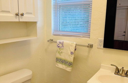Oklahoma County Apartment | Cozy studio close to turnpike with WiFi, AC