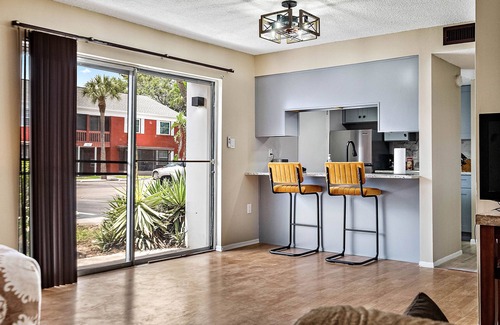 Winston Park Condo | Cozy studio condo with pool