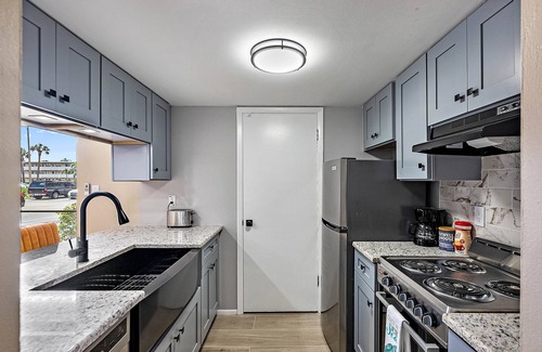 Winston Park Condo | Cozy studio condo with pool