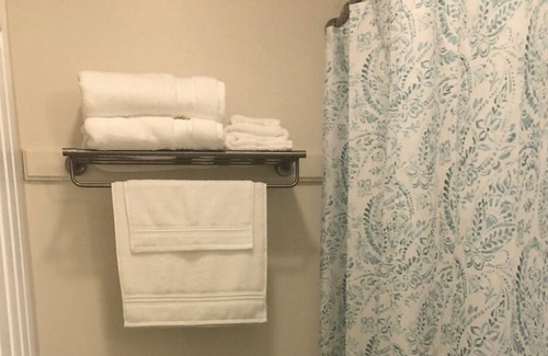Norwich Condo | Cozy studio condo w/Resort Style amenities near casinos
