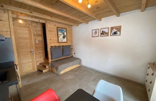 Crest-Voland Apartment | Cozy Studio for 4 in Chalet, Near Slopes and Shops, Crest-Voland