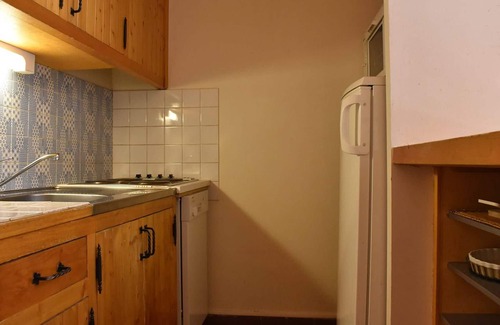 Meribel Apartment | Cozy Studio for 4 in Méribel – Ski Nearby, Fireplace, Modern Amenities
