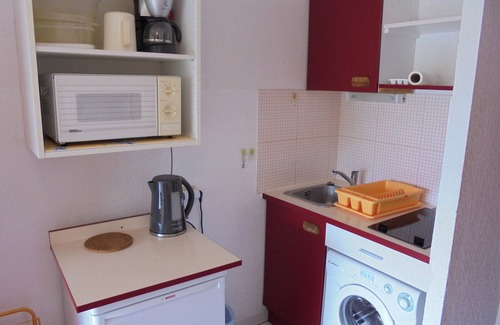 Plage d'Argeles Apartment | Cozy Studio for 4 with Pool, Parking, Near Beach & Shops