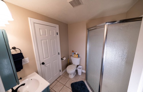 Bountiful Apartment | Cozy Studio (Fully-stocked) King-size Bed in Quiet Neighborhood