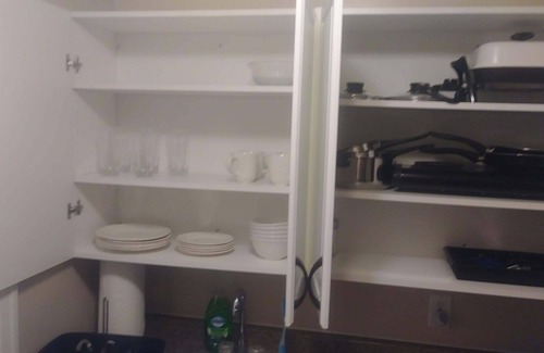 Bountiful Apartment | Cozy Studio (Fully-stocked) King-size Bed in Quiet Neighborhood