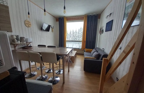 Laveissiere Apartment | Cozy Studio, Ideal for 4, Renovated, Ski-in/Ski-out, WiFi, Pet-Friendly, Non-Smoking