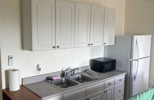 Ka'a'awa Apartment | Cozy studio in awesome Kaaawa with WiFi, AC, fitness room