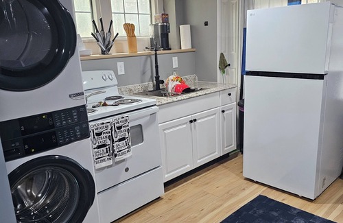 Saint Josephs Apartment | Cozy studio in charming Baltimore with WiFi