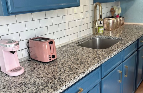 Denver Heights Apartment | Cozy studio in enchanting San Antonio LOCATION, LUXURY and PRIVACY