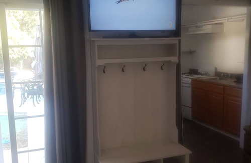 Chatsworth Apartment | Cozy studio in fabulous Los Angeles with AC, WiFi