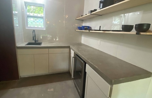 Old Seminole Heights Apartment | Cozy studio in fabulous Seminole Heights, Tampa with WiFi, AC