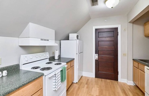Grand Center Apartment | Cozy Studio in Grand Center, SLU, CWE