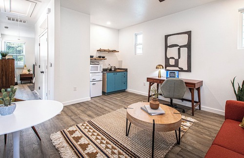 North University Apartment | Cozy Studio in Historic Hyde Park, Central Location!