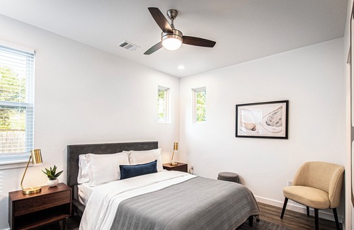 North University Apartment | Cozy Studio in Historic Hyde Park, Central Location!