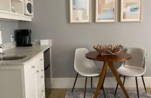 Seaside Apartment | Cozy studio in the heart of Seaside walking distance to the beach