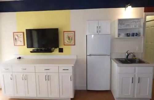 Queen Emmas Bluffs Apartment | Cozy studio in welcoming Princeville with WiFi