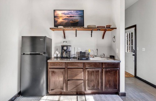 Fayetteville Apartment | Cozy studio located STEPS from the UofA campus and nestled in secluded woods!