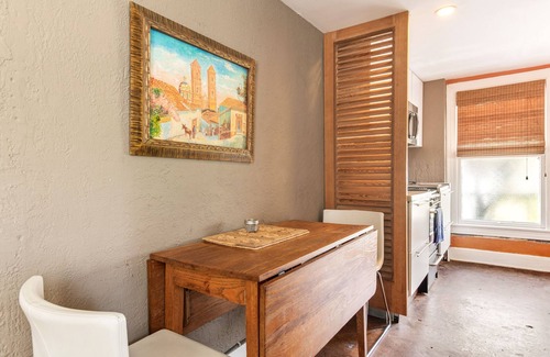Zilker House | Cozy Studio Minutes From Barton springs and Downtown