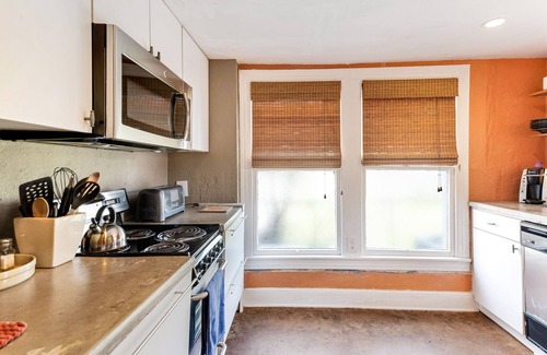 Zilker House | Cozy Studio Minutes From Barton springs and Downtown