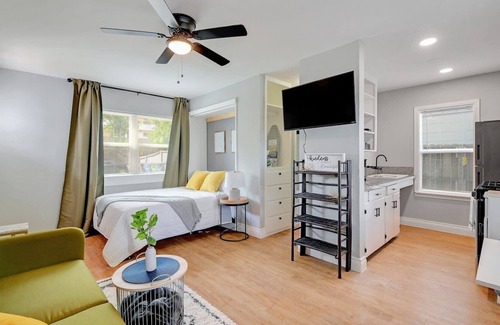 Mahncke Park Apartment | Cozy! Studio near DT Ft.Sam UIW Trinity Pearl (#L)