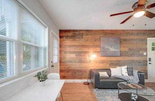 Mahncke Park Apartment | Cozy! Studio near DT Ft.Sam UIW Trinity Pearl (#G)