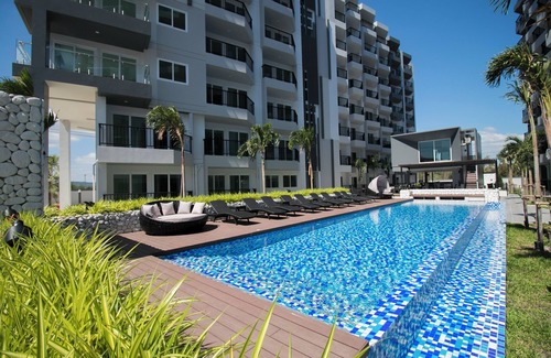 Kram Condo | Cozy Studio near the beach, AC, Wifi, Kitchen, Pools and Fitness