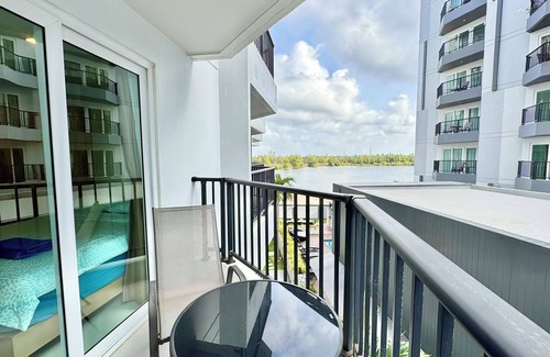 Kram Condo | Cozy Studio near the beach, AC, Wifi, Kitchen, Pools and Fitness