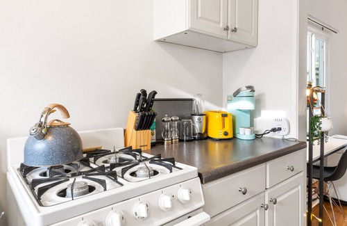 Palms Apartment | Cozy Studio near WeWork, Sony, DT Culver City & Marina Del Ray w/Parking