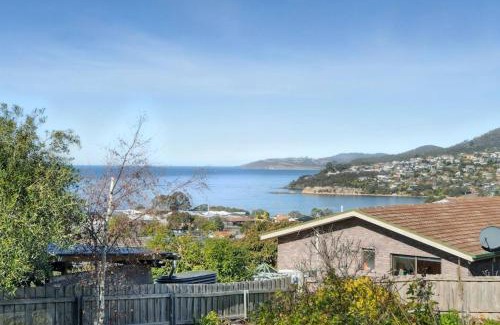 Blackmans Bay House | Cozy Studio Retreat - Blackmans