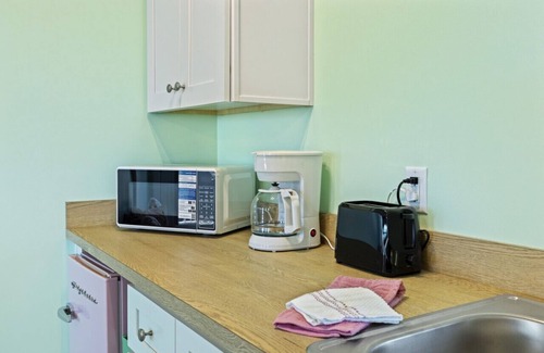 Cedar Key Apartment | Cozy Studio Retreat Above Cedar Key Island Bakery