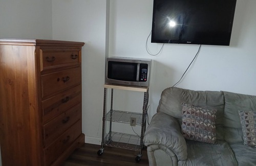 Old North Columbus Apartment | Cozy studio right next to your football game!