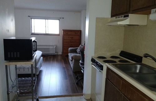 Old North Columbus Apartment | Cozy studio right next to your football game!