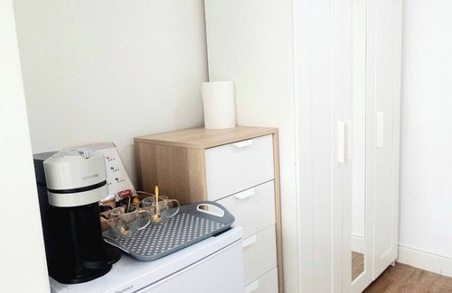 Jubilee Apartment | Cozy Studio Room in a Shared House, On street Free Parking.
