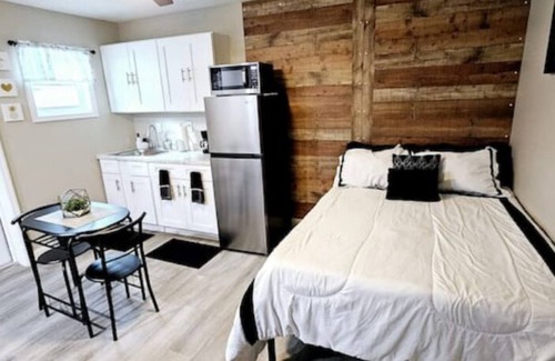Bearss Plaza House | Cozy studio