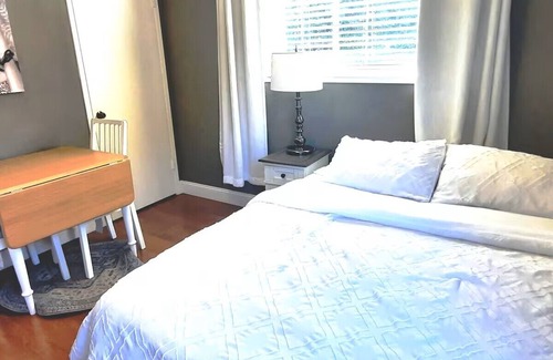 Walnut Creek House | Cozy Studio w/Kitchenette/Patio. Near Trail, BART & Downtown. Pet Friendly.
