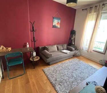 L'Ile-Saint-Denis Apartment | Cozy Studio with in paris