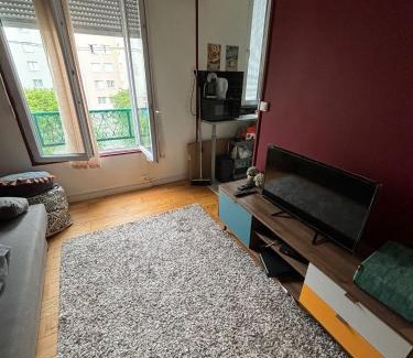 L'Ile-Saint-Denis Apartment | Cozy Studio with in paris