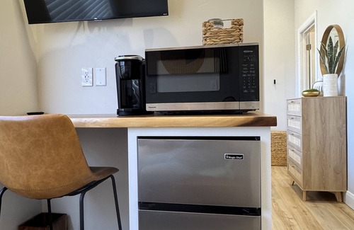 Hurricane Apartment | Cozy studio with AC, TV, WiFi near scenic Sand Hollow Lake/Park in Hurricane UT